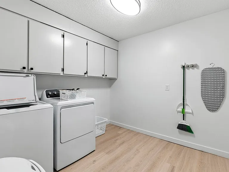 1726 Greenwood Cir — Photo 38