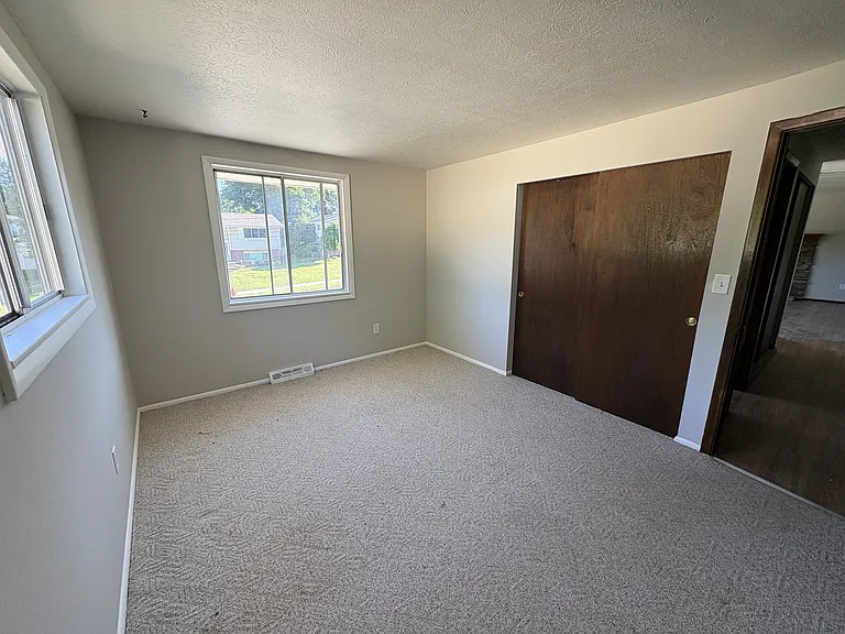 256 Monroe Dr — Photo 7