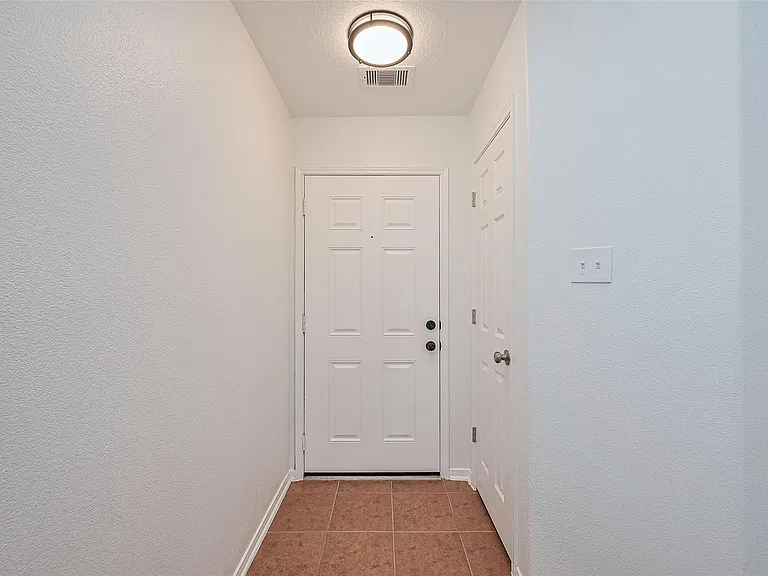 12230 Hawthorne Hill Cir — Photo 7