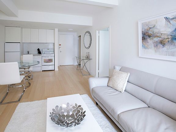 4th image of 150 W 51st St APT 1406