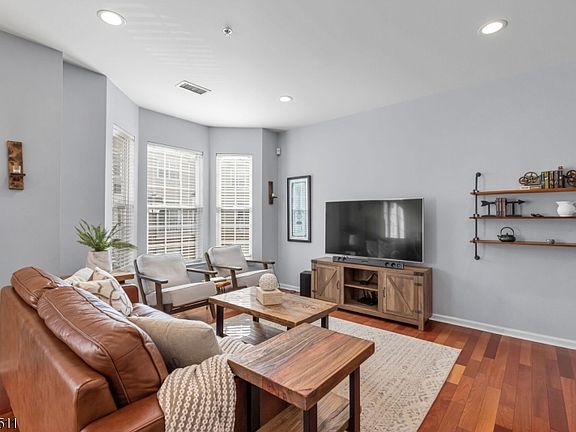 3rd image of 509 Deluca Rd