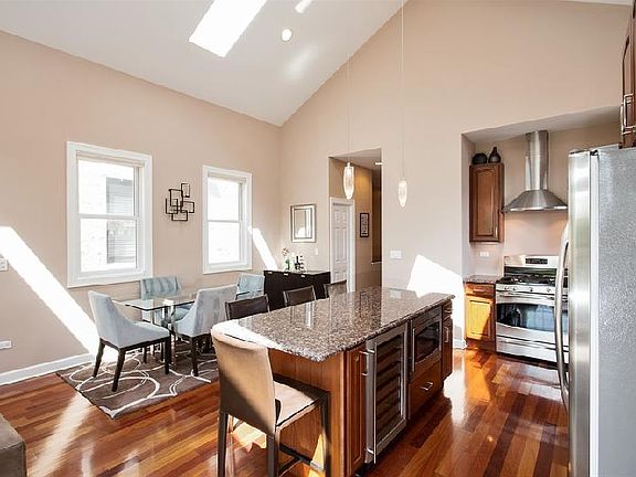 5th image of 3009 N Damen Ave #3