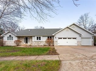 3812 Oak Knoll Dr, Eau Claire, WI 54701