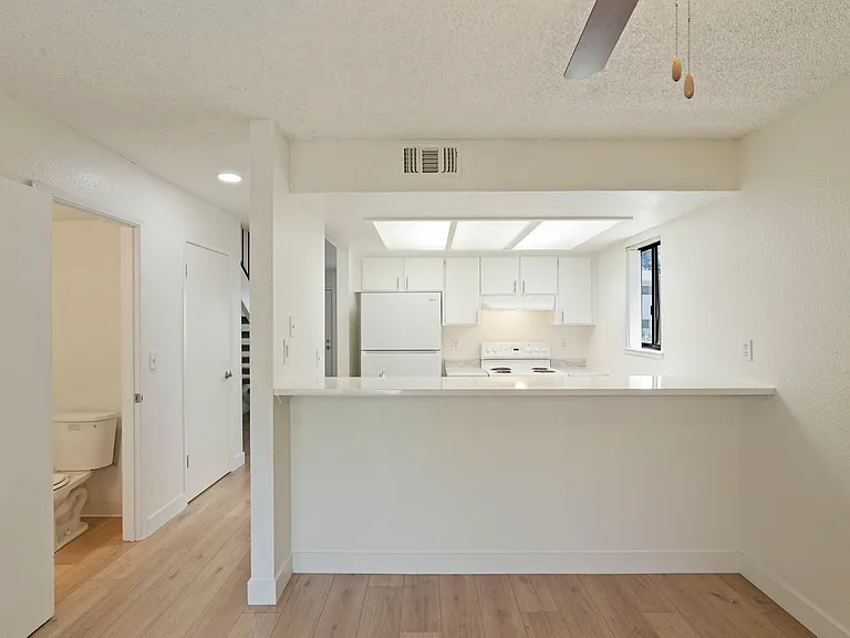 Elevate Apartments — Photo 34