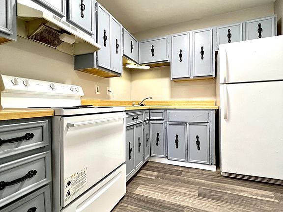 4th image of 2 Yorkshire Ln APT 3
