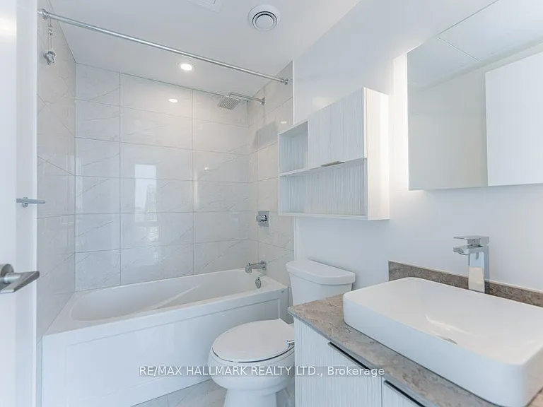 501 Yonge St #3202 — Photo 12