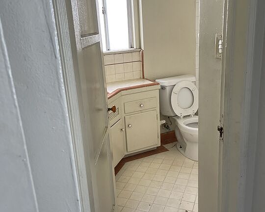3rd image of 2306 W 79th St