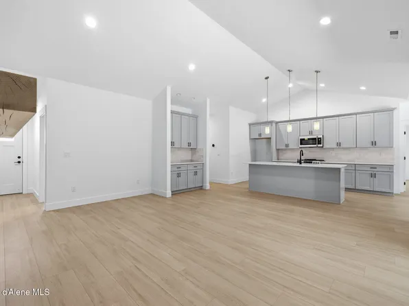 7705 E Howard Rd, Athol, ID 83801