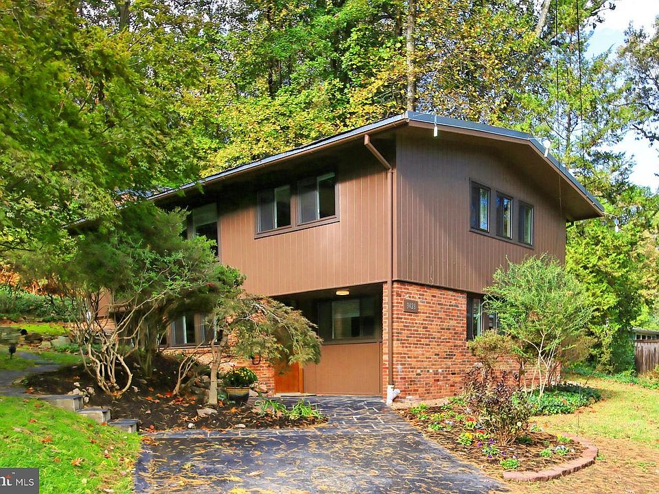 1st image of 3428 Surrey Ln
