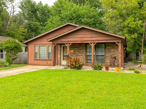 208 Elles Ave, Carterville, IL 62918