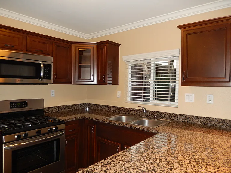 1133 Persimmon Ave #10 — Photo 6