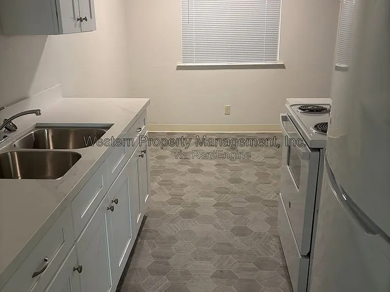 1910 46th Ave #19 — Photo 2