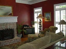 Large family room with sep. dining room