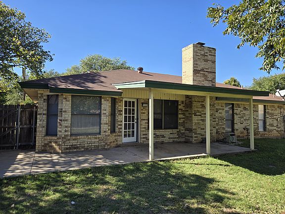 2nd image of 4701 Royal Court Cir