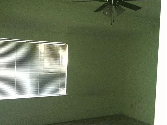 3rd image of 4031 Oak Villa Cir