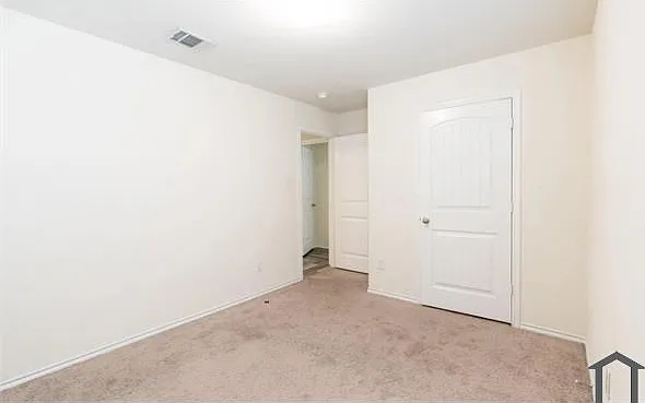 4 bed, 1603 sqft, $2,395 — Photo 3