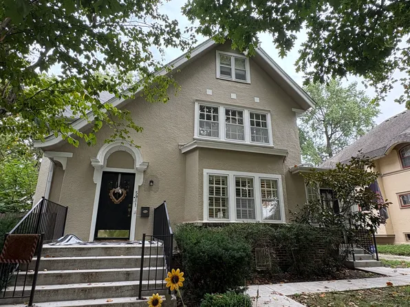 5911 Walnut St, Kansas City, MO 64113