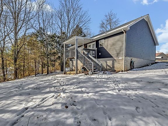 3rd image of 127 Sanders Ct
