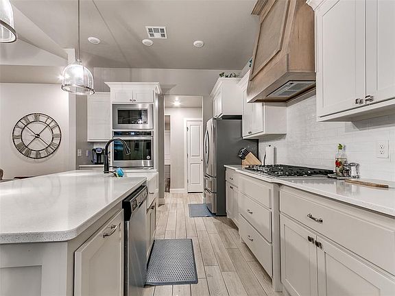 4th image of 2700 SE 22nd St