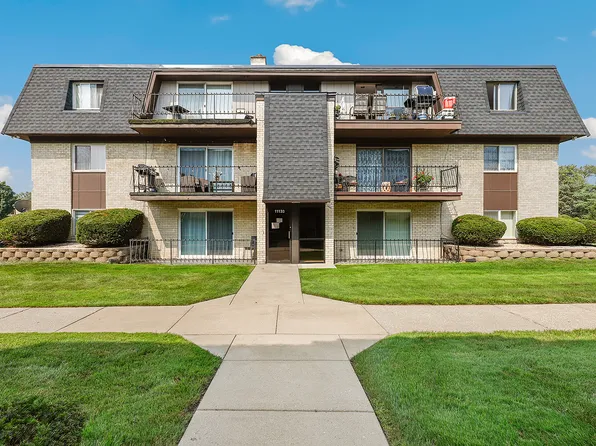 11133 S 84th Ave APT 3A, Palos Hills, IL 60465