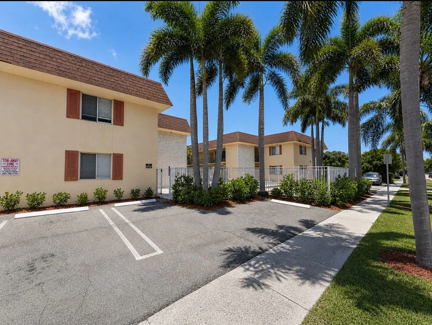 515 S Sequoia Dr — Photo 3