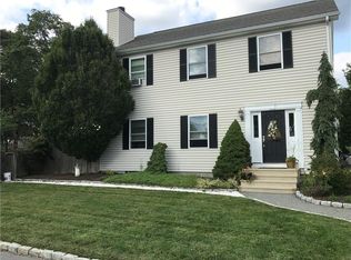 5 Congress St, Warwick, RI 02889