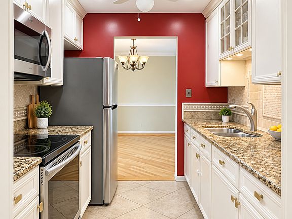5th image of 201 Thames Pkwy APT 3H