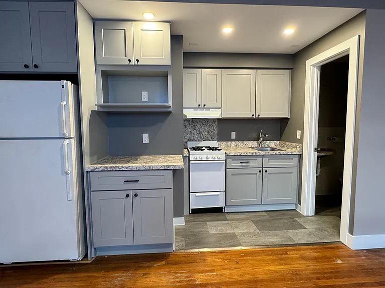 322 Cherry SE — Photo 6