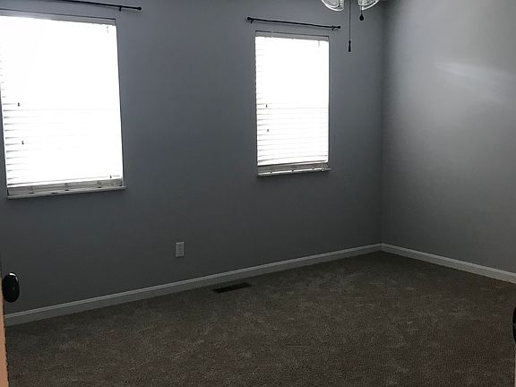 5th image of 34 Woodsview Ln