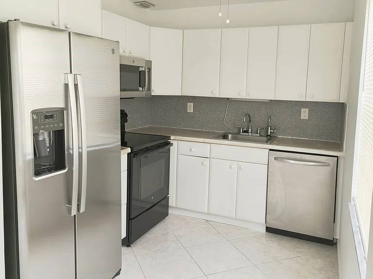 122 Normandy Ln #122 — Photo 3