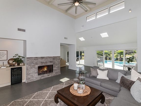 5th image of 7 Spy Glass Ln