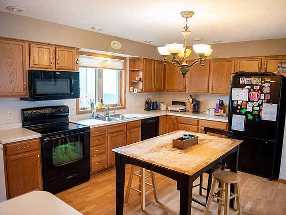 3rd image of 3866 SE 68th St