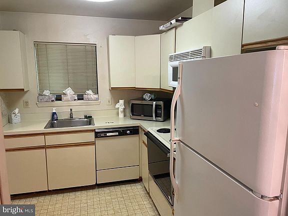 5th image of 2809 Lee Oaks Ct APT 202