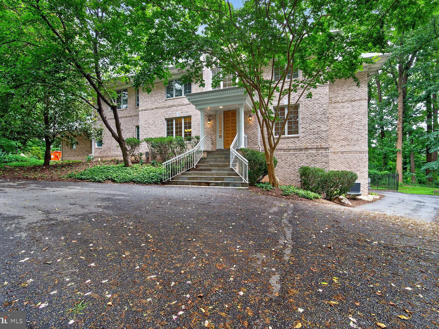 8 bed, 6.5 bath, 7626 sqft, $13,000 — Photo 1