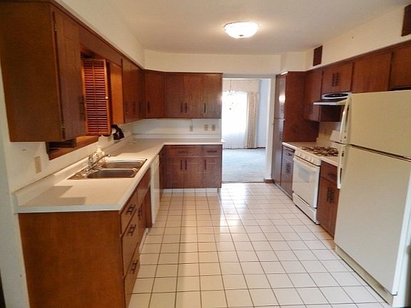 2nd image of 245 Willow Dr