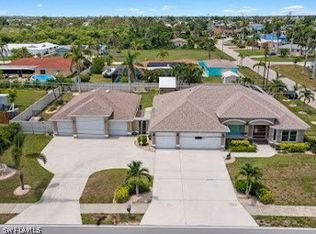 4104 Country Club Blvd, Cape Coral, FL 33904