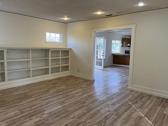 5th image of 1210 Los Robles Blvd