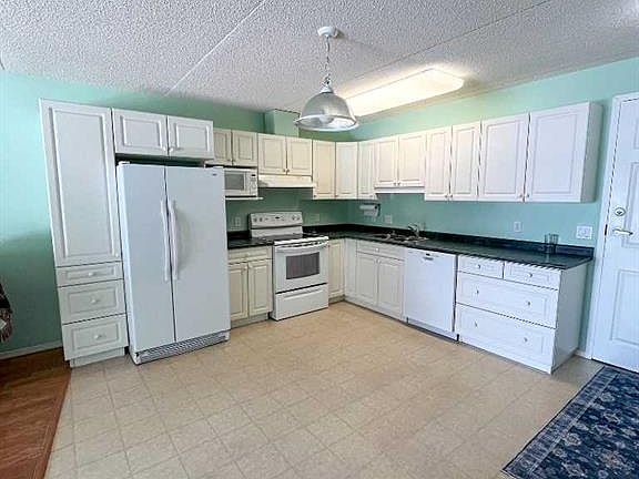 3rd image of 777 W 48th St #201
