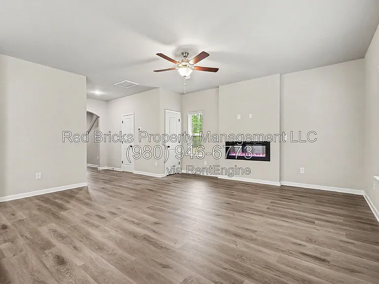 2132 Clapham Ct — Photo 8