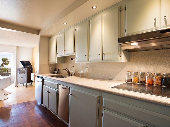 5th image of 3200 La Rotonda Dr Unit 409