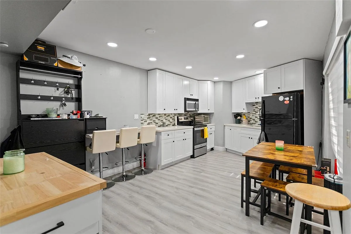 2 bed, 3.0 bath, 1302 sqft, $2,700 — Photo 3