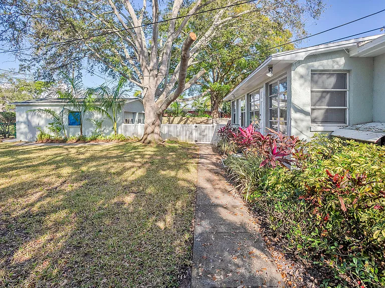 252 Mateo Way NE #A — Photo 2