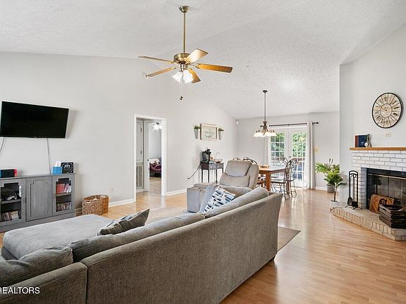 5th image of 5612 Brandon Park Dr