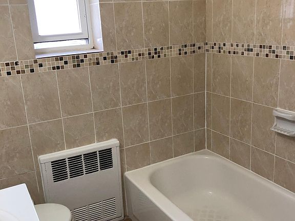 3rd image of 16407 Crocheron Ave #1