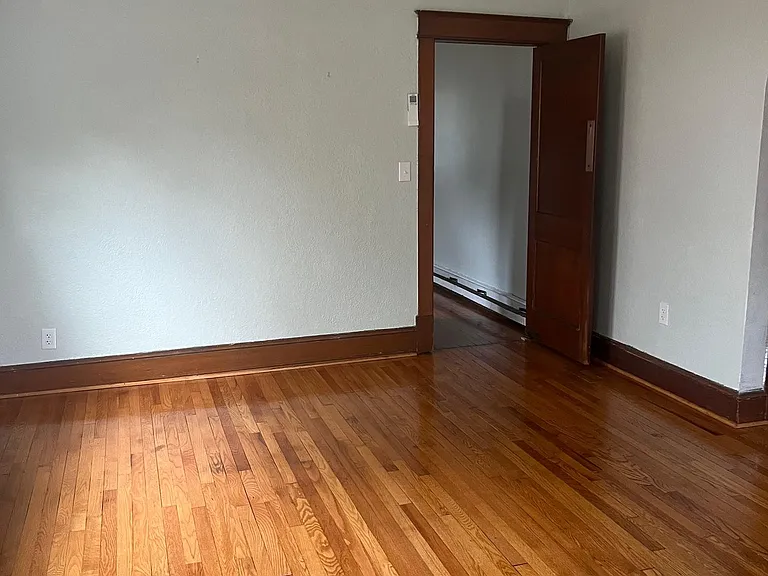 903 Monument Ave — Photo 4