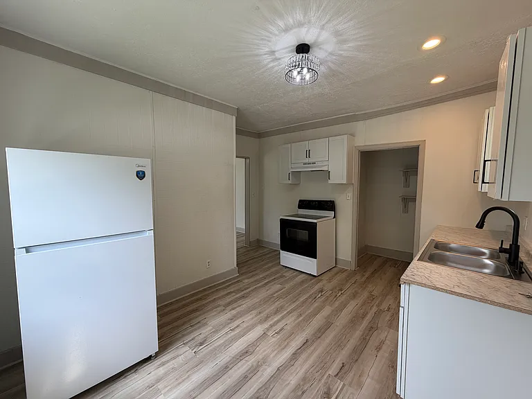 2201 E Riverside Dr #2201 — Photo 8