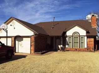 1613 NE 10th St, Moore, OK 73160