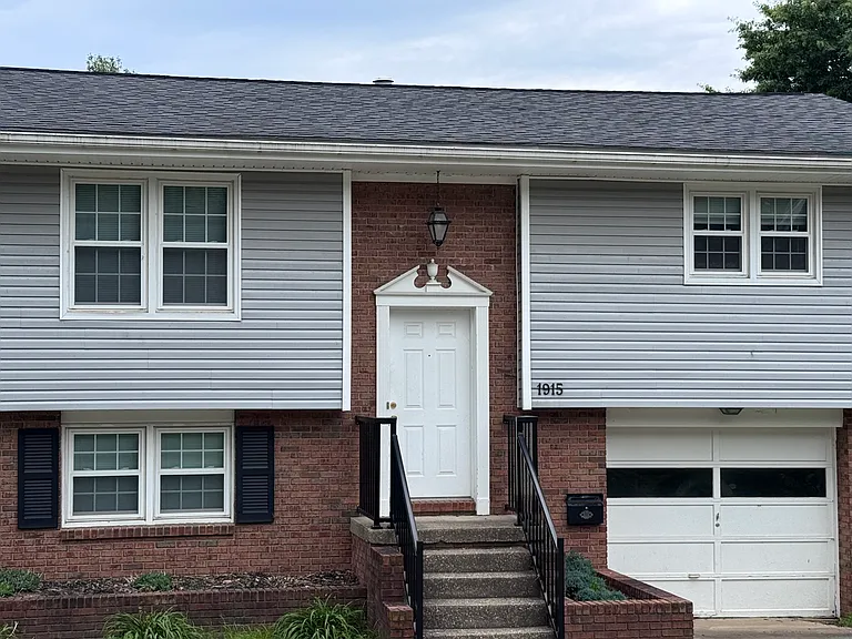 Maxwell Ave — Photo 1