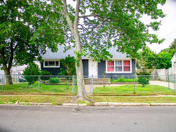 12 Silverpine Drive, Amityville, NY 11701