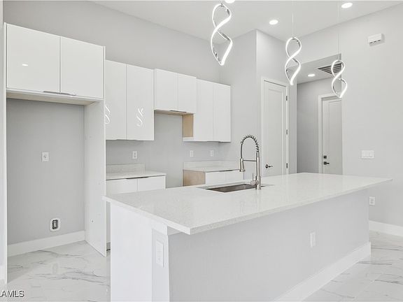 4th image of 1205 Hibiscus Ave